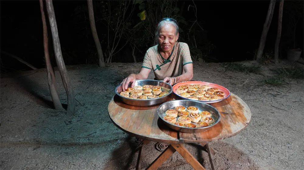 76岁"玉林阿婆"真的很治愈_视频_邹世知_黄俏华