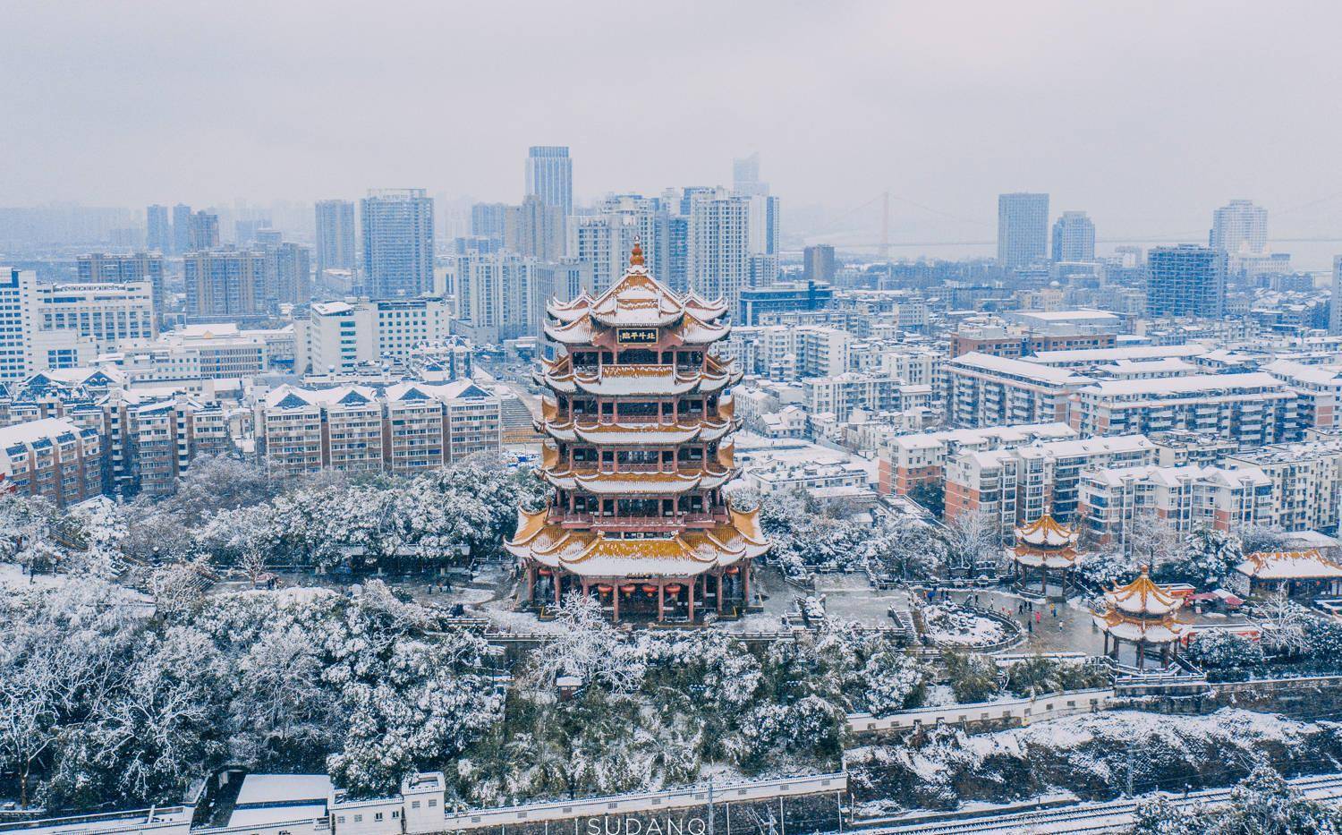 武汉一场雪，千古画卷惊艳全城：黄鹤楼不愧为“天下江山第一楼”