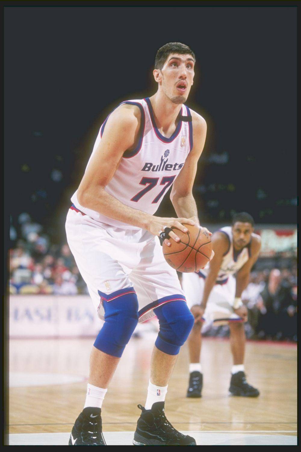 nba历史第一高人,身高2米31,当选过95-96赛季进步最快球员,穆雷桑只在