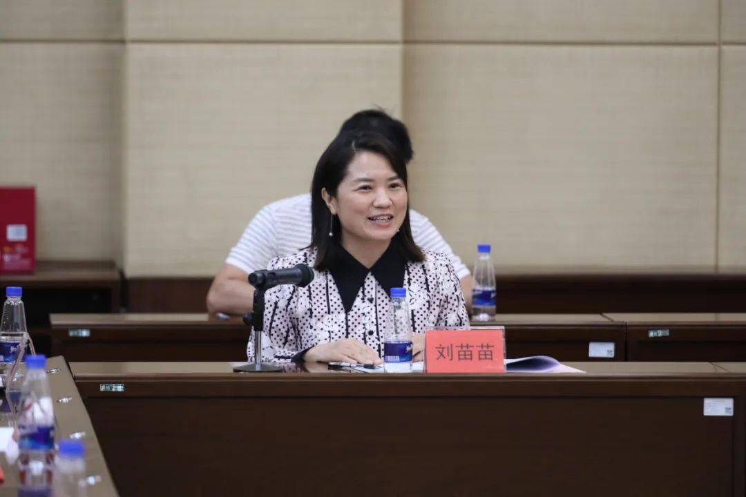 王志红在会上宣读了2022年中山市优秀教师,优秀教育(体育)工作者,师德