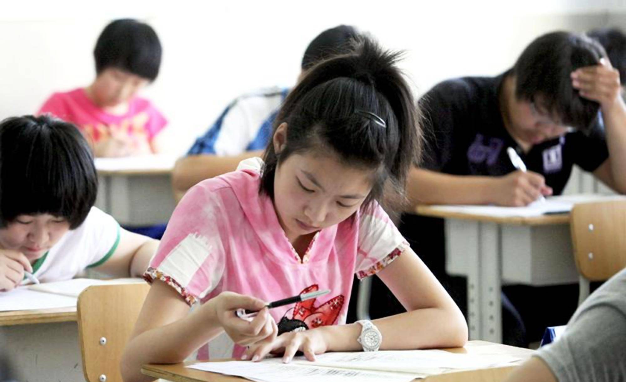 有3种女生令人钦佩,是男生公认的女神,高冷学霸上榜_李小白_中生_情感