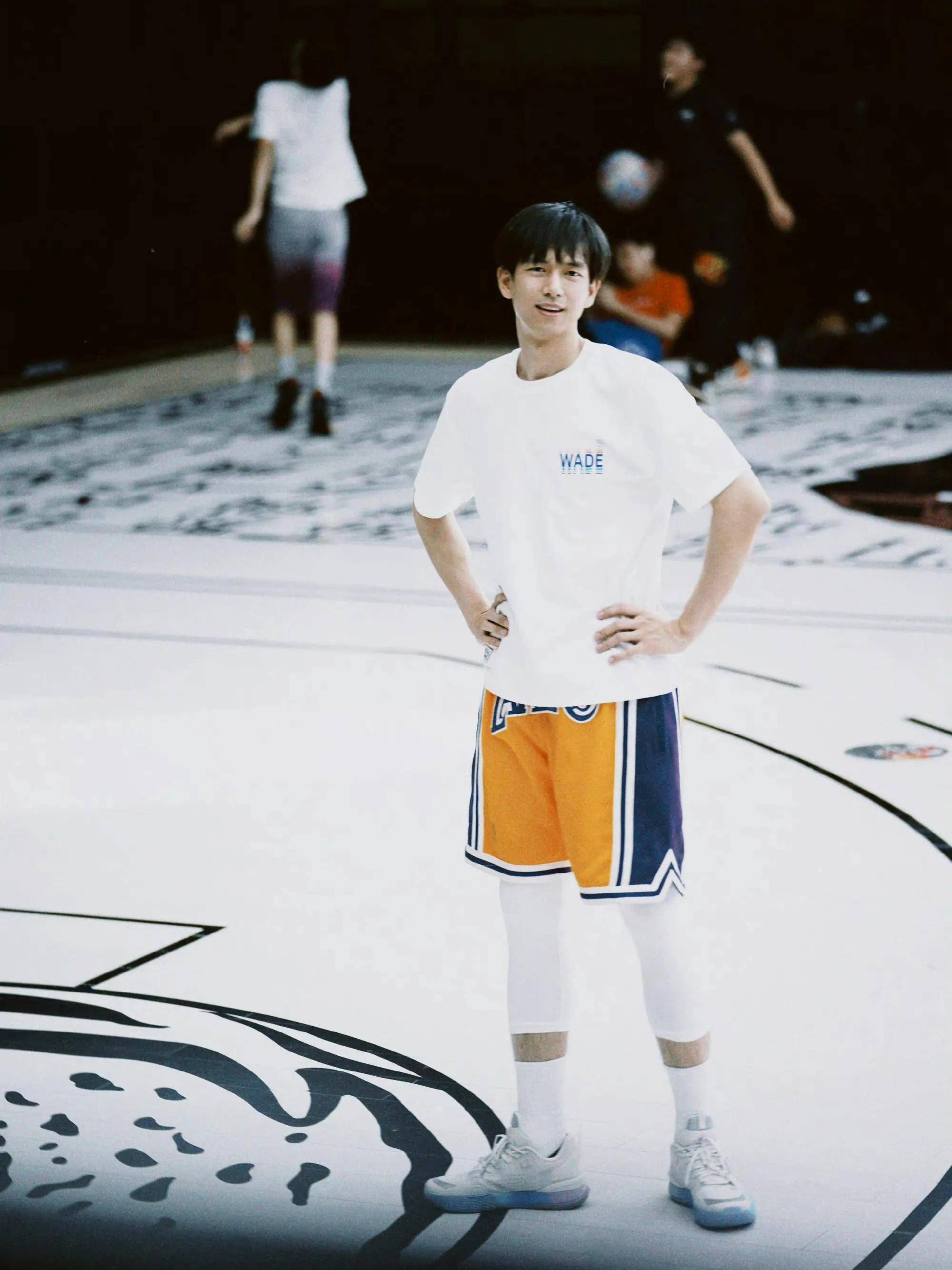 明星八卦行程_明星三月商务行程图:热巴自拍状态好,许凯刘宇宁龚俊