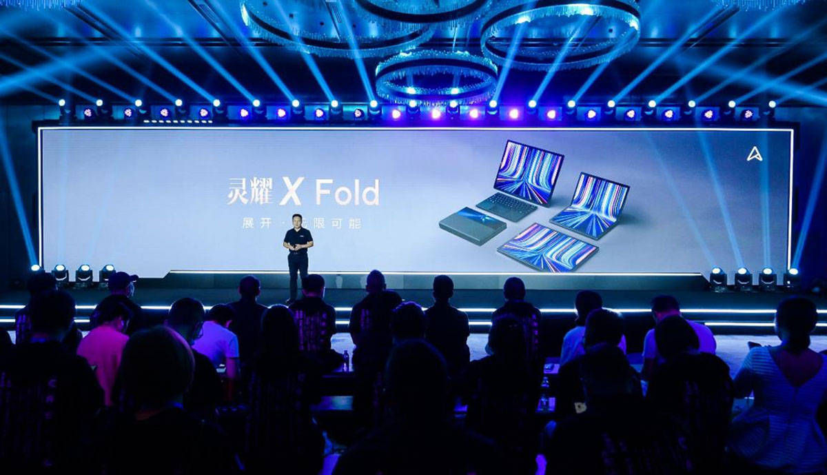 华硕首款折叠笔记本灵耀X Fold探索未来使用形态