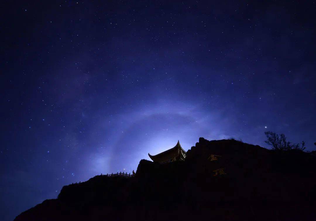 峨眉秋月夜图片