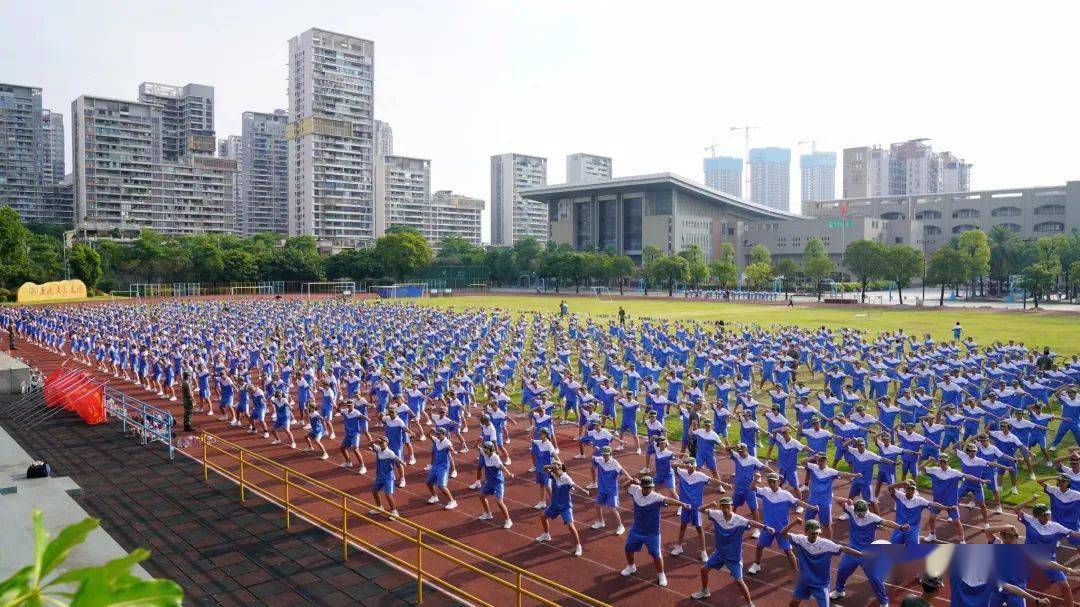 华英新生军训风采:愿你心怀凌云之志,逐梦蓝天_妈妈_爸爸_班李