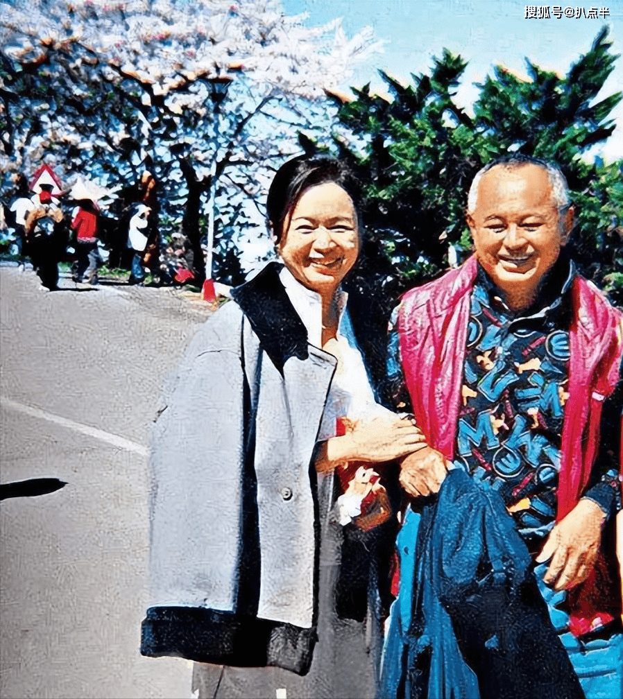 "地表最强"林月云:两度挖角闺蜜,却挤不进豪门?