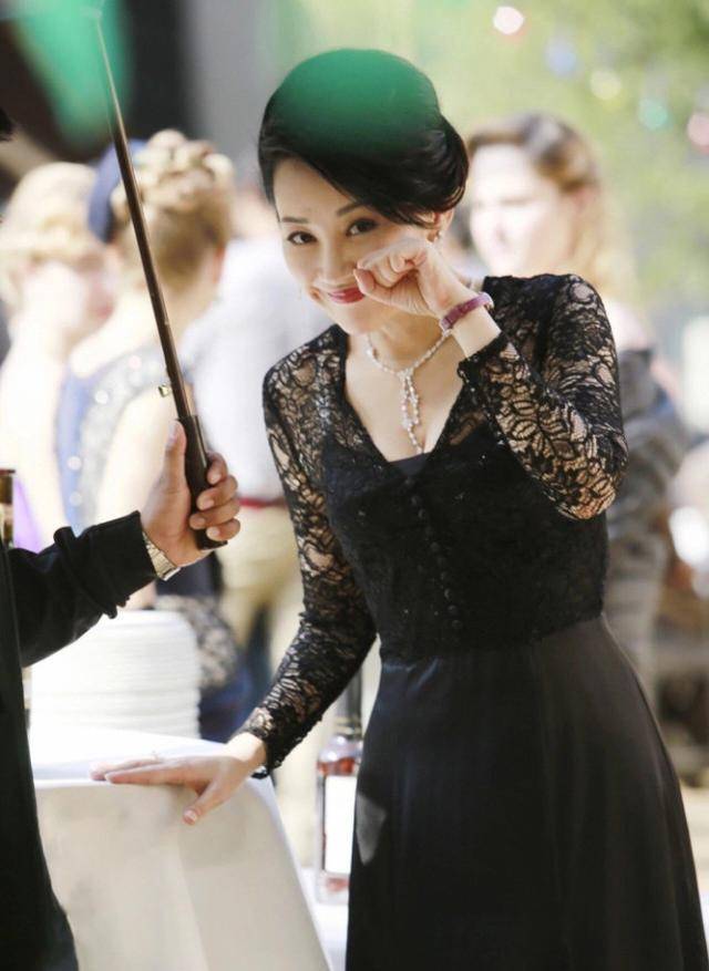 许晴晒照庆祝52岁生日,网友羡慕:20岁都没她状态好_代女星_皮肤_小