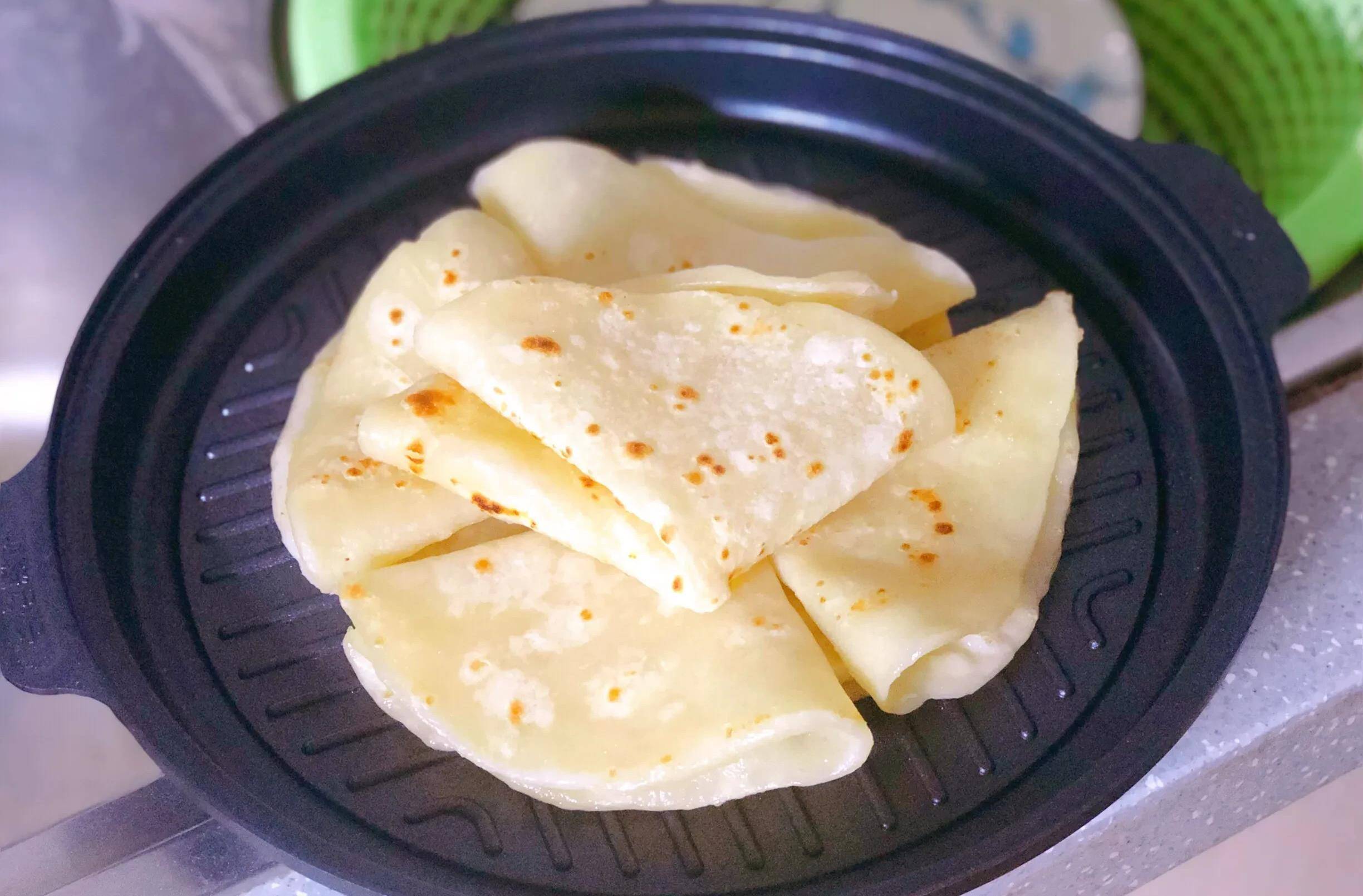 白烙饼这样做,好吃软弹,放8小时都不硬,几天后热一下更美了