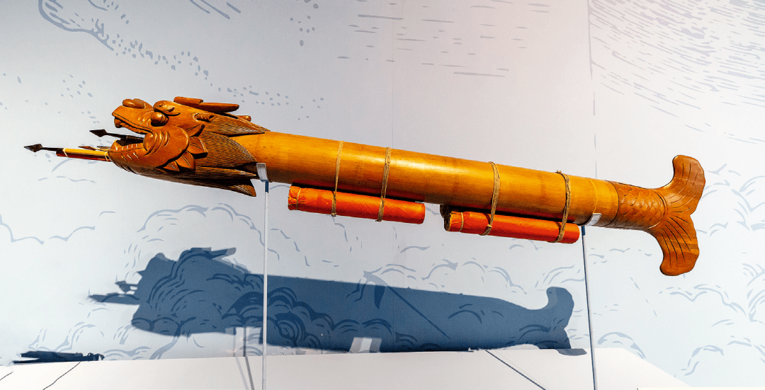 一位叫"万户"的明朝人,曾试着"坐"火箭出行