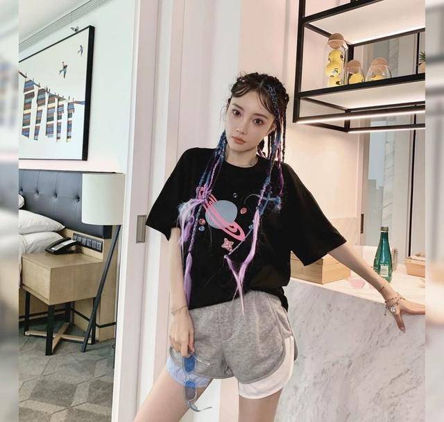 李小璐对嘻哈时尚有独钟?