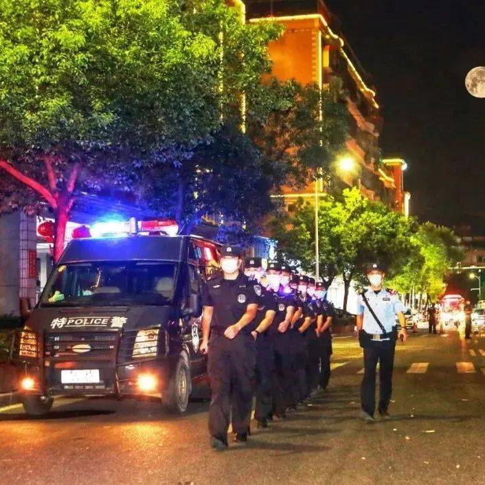 夜间，潮阳街头来了这么多警察..._宣防_巡逻_行动