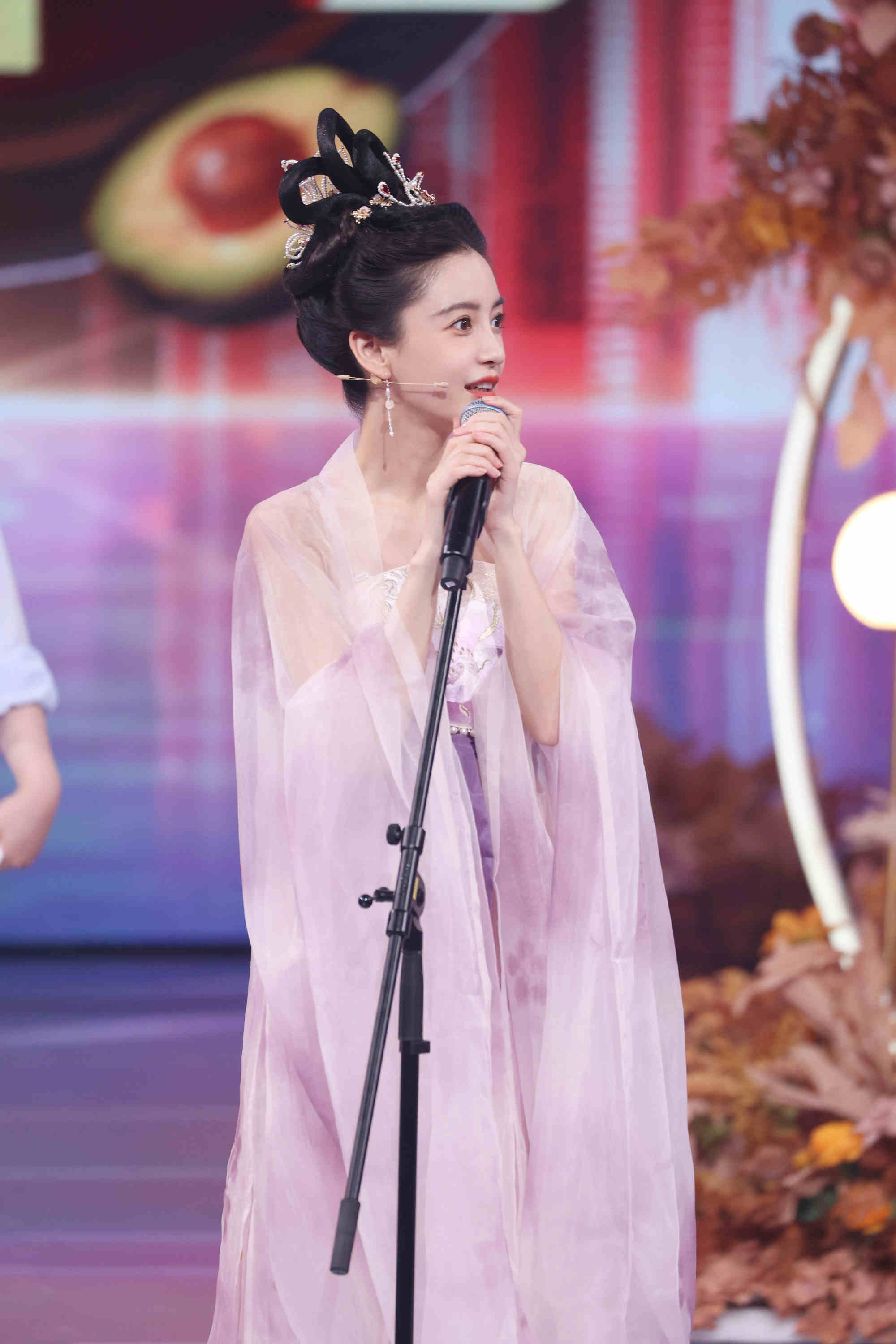 杨颖化身嫦娥仙子从月宫下凡,既美又甜,古装原来这么潮_形象_造型