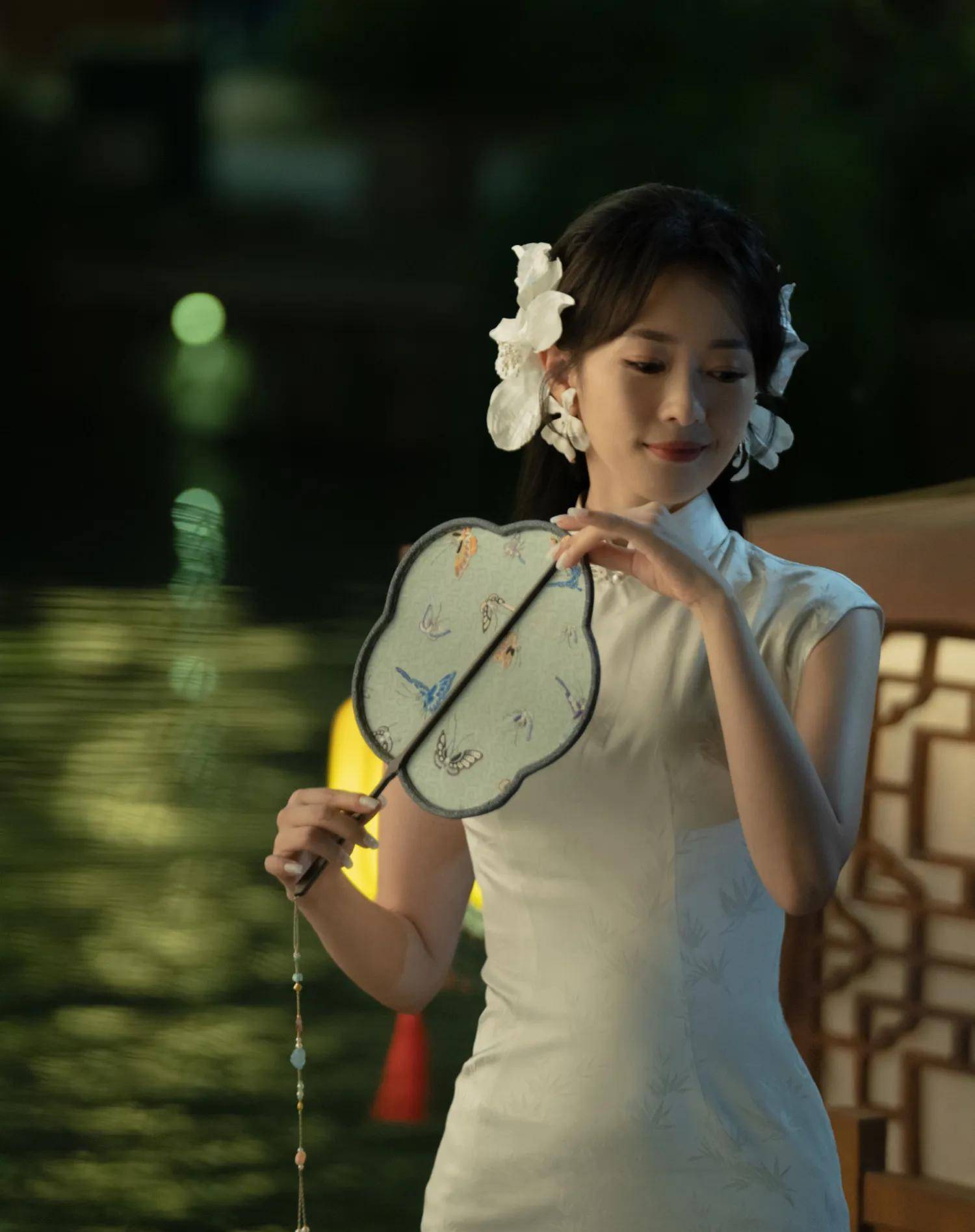 中秋明星送祝福,赵丽颖,唐艺昕,景甜,谁惊艳到你了?_月饼_嫦娥_玉兔