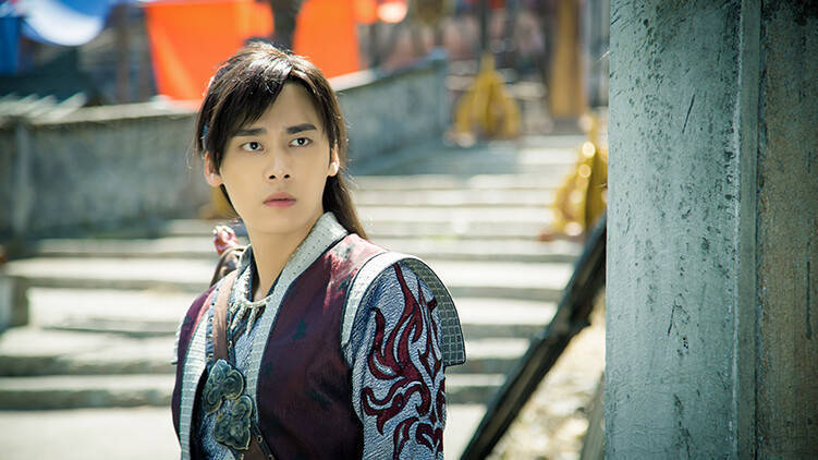 出道后的李易峰并没有大红大紫,也演过一些不被人熟知的电视剧,后来