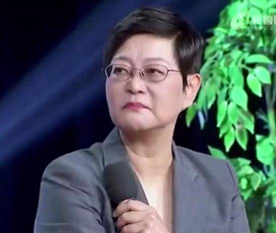 笑星杨蕾近照曝光,端庄优雅气质好,分手多年仍单身_舞台_小品_戴志诚