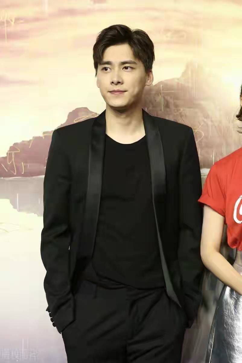 李易峰真的是"自作孽,不可活"啊,已经跻身于国内一线男明星行业,片酬
