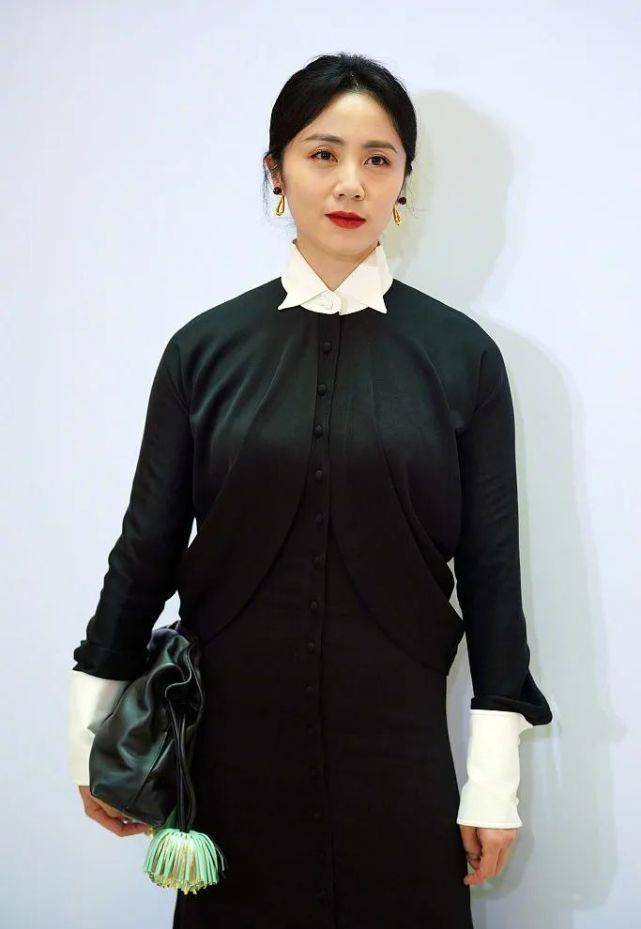 43岁孙莉罕见复出捞金,一身黑裙妆容精致,双眼无神太显老_装饰_黄磊跟