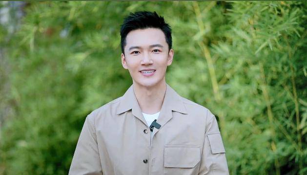 作为播音员,还是作为综艺节目"央视少年"的一员,我们很高兴看到张涛