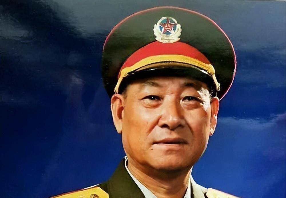 1987年总参谋长和国防部长视察北海舰队,8位首长合影,都有谁?