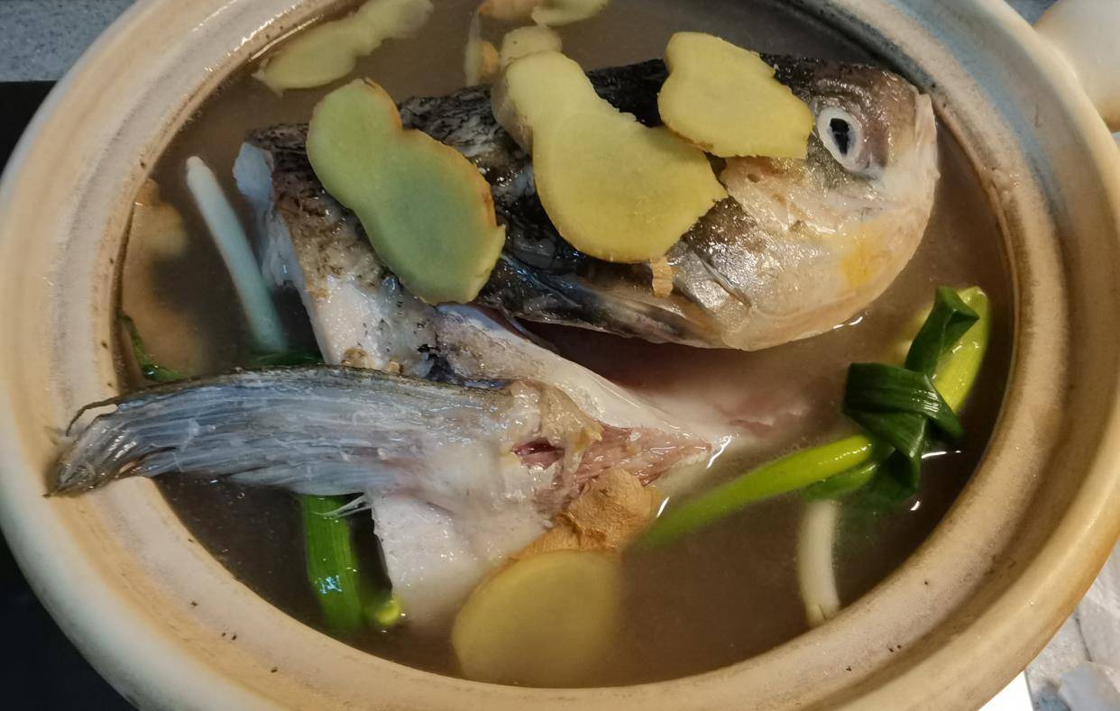 天麻魚頭湯,強生健腦,湯白不腥,味道鮮美有技巧_食用_營養_枸杞