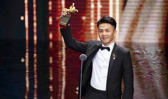 与李红旗同室闺房吃日本料理,曾与著名导演孙恋_王子轩_陈国富_韩商言