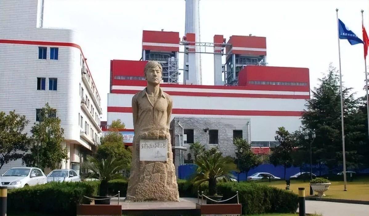 王孝和:年仅24岁,却笑着走向刑场,临刑前这组镜头,看哭了记者