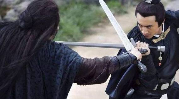 古时刀剑多次劈砍,刀刃会留下印子吗?