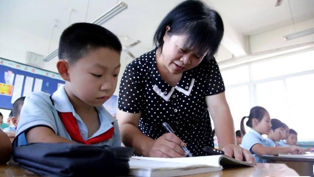 花官镇中心小学李春景图片