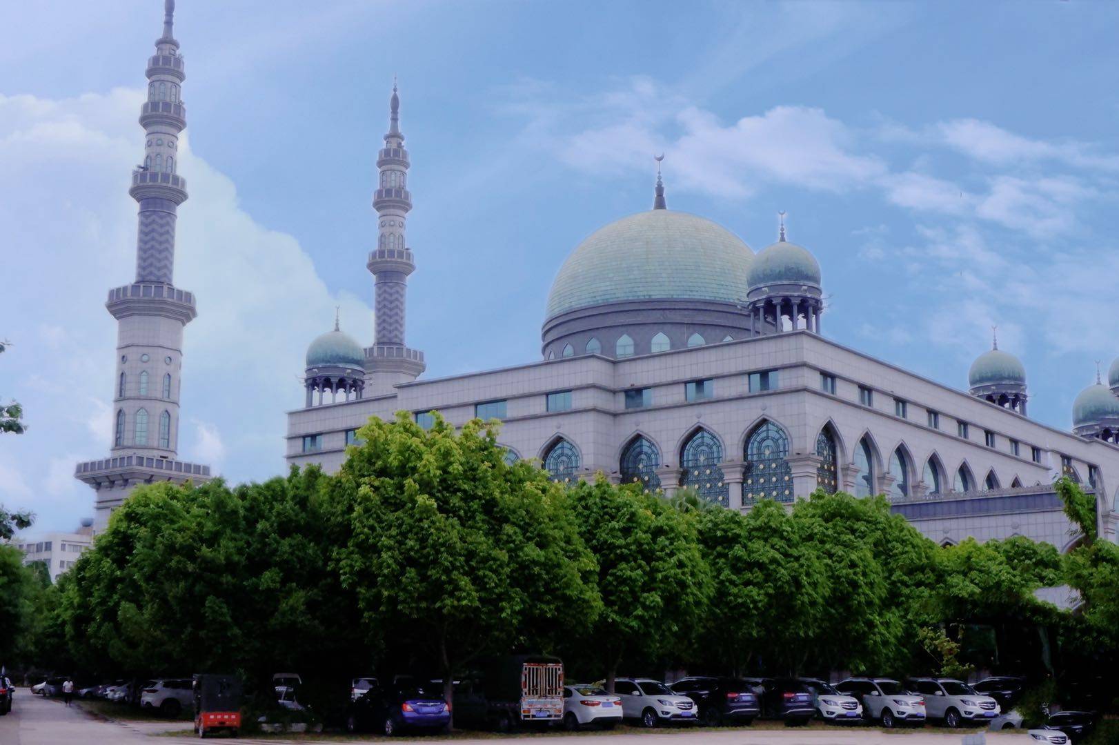 中国藏着一个小迪拜，有云南最大的清真寺，居民自筹1.5亿打造
