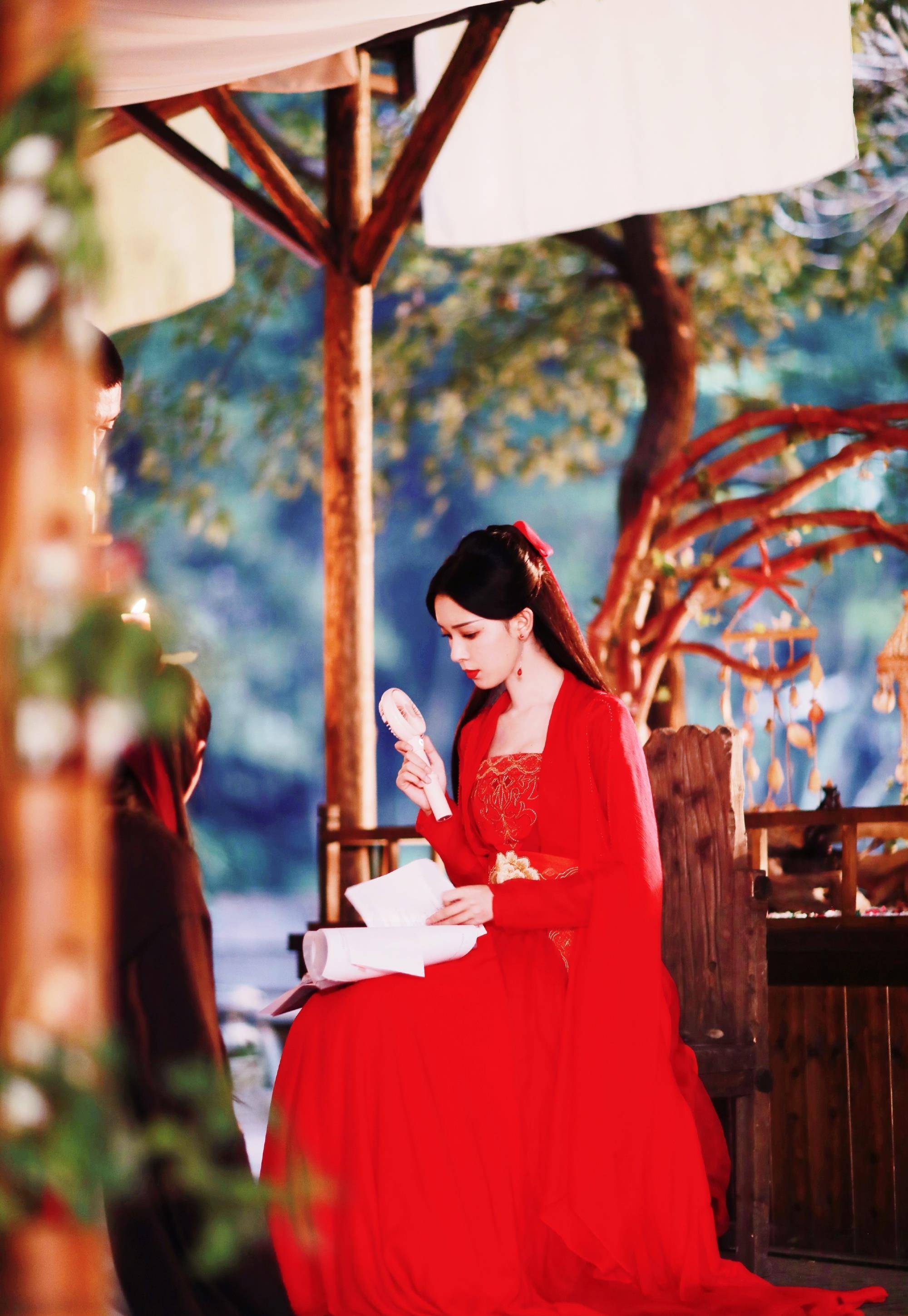 盘点当红女星的古装绝美嫁衣,各有千秋,谁更惊艳到你了呢!_红色_陈瑶_