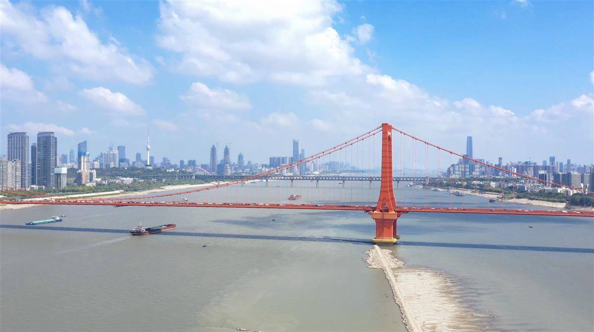 劝阻效果显著 鹦鹉洲长江大桥下丁字坝几无涉险打卡市民