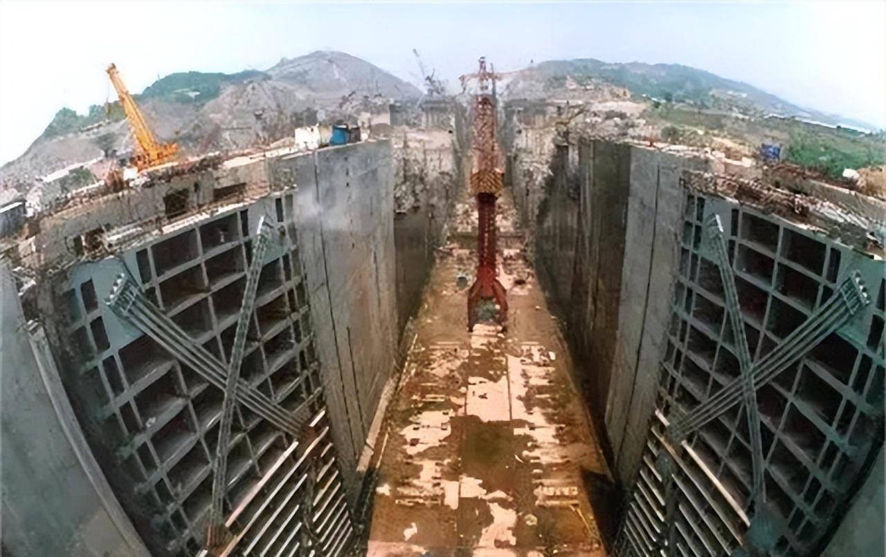 三峡大坝修建时,如何截断长江急流?