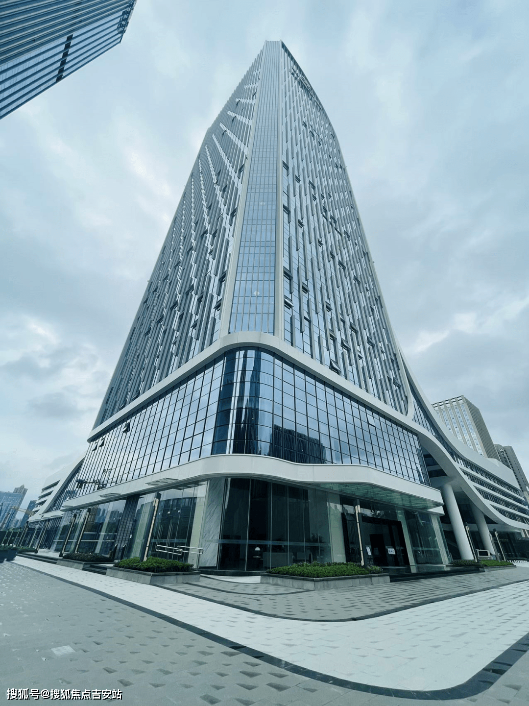 武汉首地财富中心写字楼招商中心电话-首地财富中心24小时招商电话