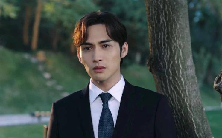 杨幂《暴风眼》首播遭吐槽,原音台词太出戏,张彬彬颜值演技在线_马尚