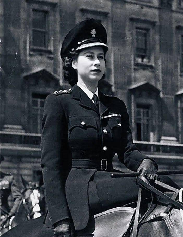 从二战中走向王位的女王,2年兵役,晋升准将