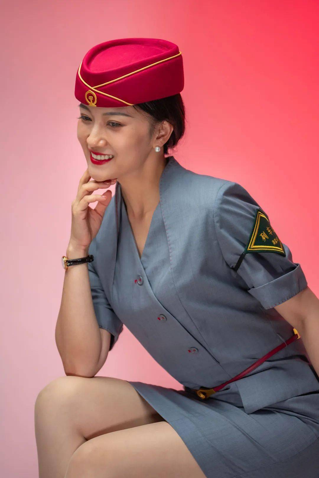 广西动姐制服图鉴,你最喜欢哪套?_壮锦_套装_紫红色