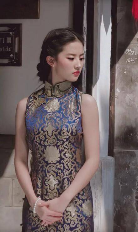 刘亦菲穿旗袍尽显东方美,这气质同龄女星里少见_民国_花木兰_形象