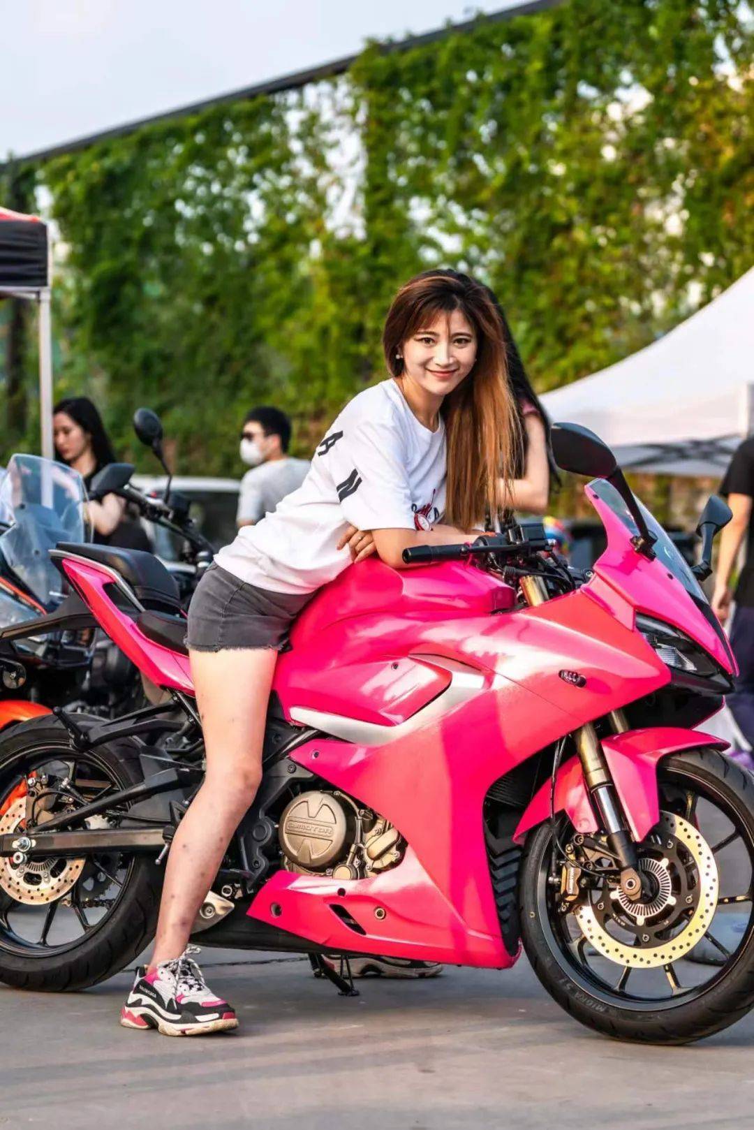 涡轮增压 || 美女云集,北京最大摩托盛会,福利放送!_动力_活动_青春