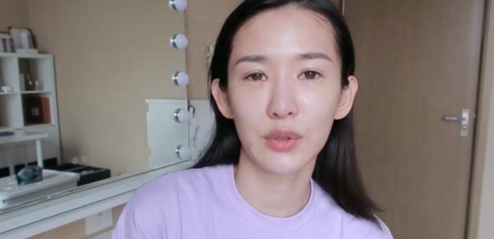 14年整容史,上百次,耗资50万多,网红万万整容前长什么样子?