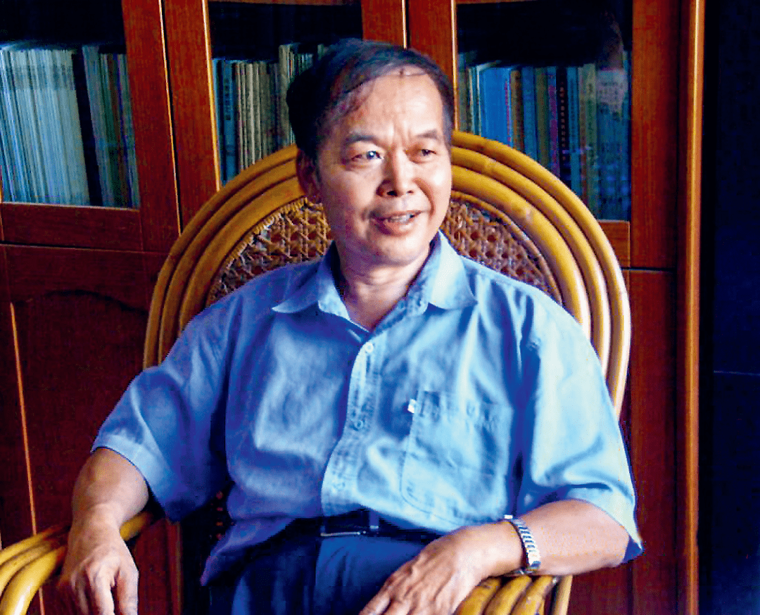 黄汉儒黄鼎坚黄瑾明黄汉儒开展壮医药知识讲座黄鼎坚为患者治疗黄瑾明