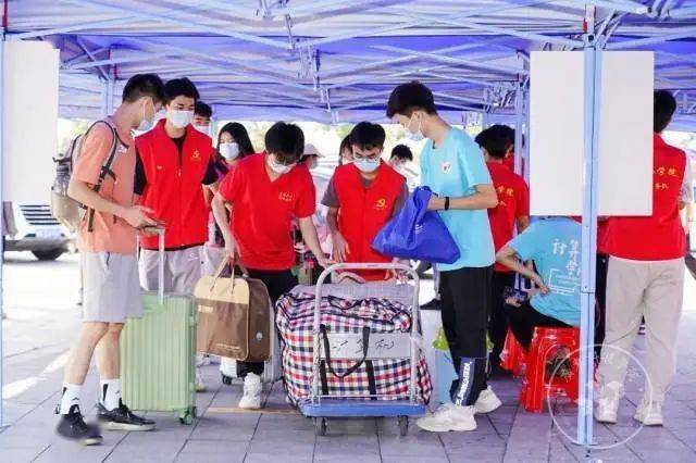 开学季东莞高校迎新_东莞理工学院宿舍_东莞理工学院新生报到