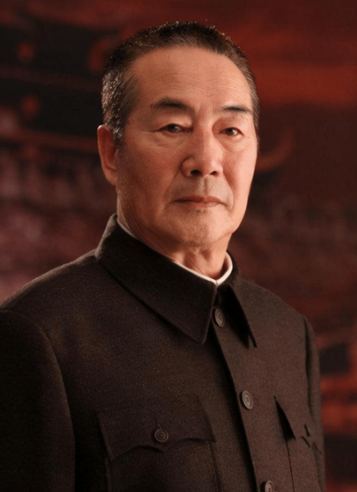 如今距离杜雨露去世已经过去了两年多的时间,他的妻子,以及他的三个