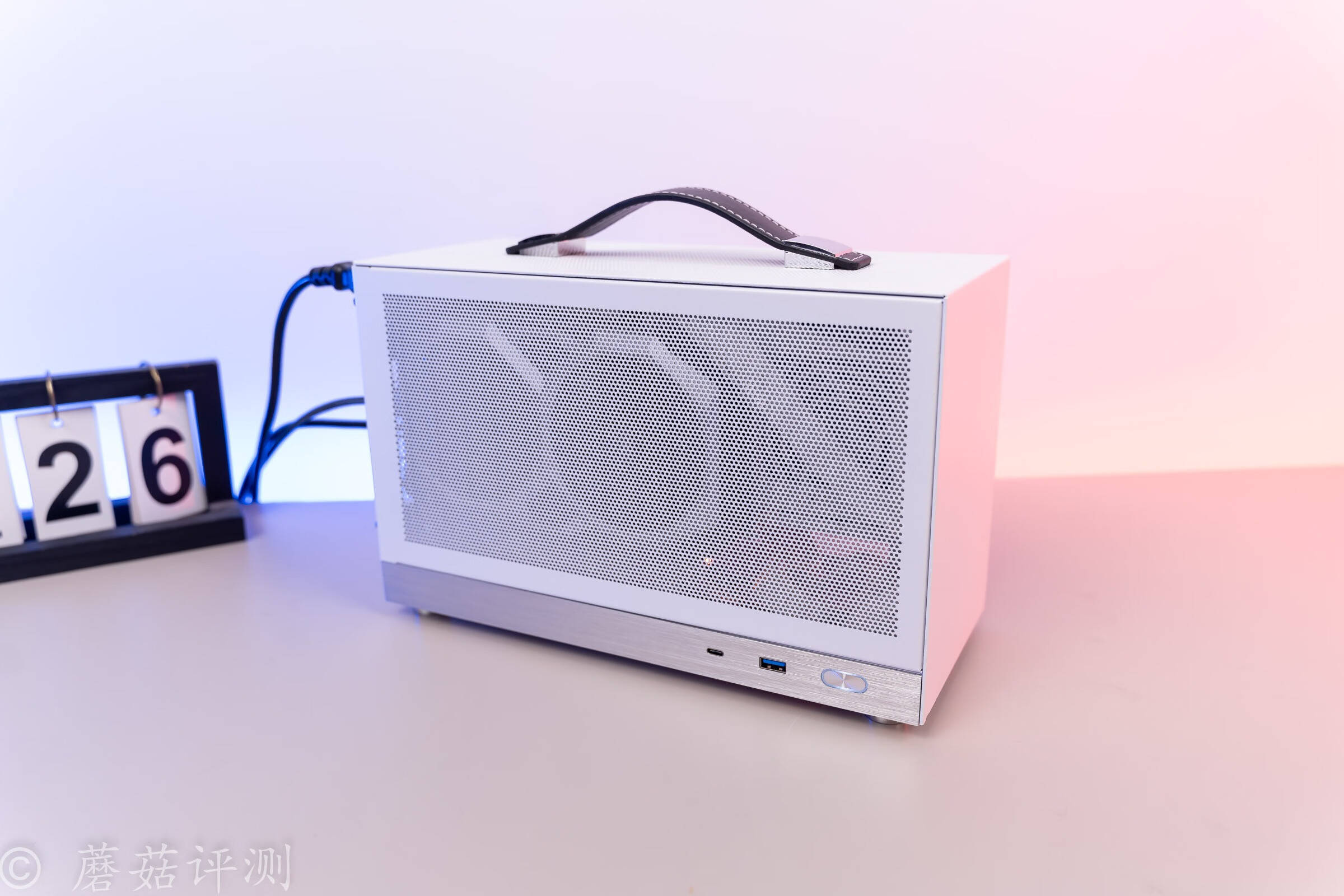 小巧精致,打造随身pc,闪鳞s300便携式itx手提机箱 评测_金属亮_电源