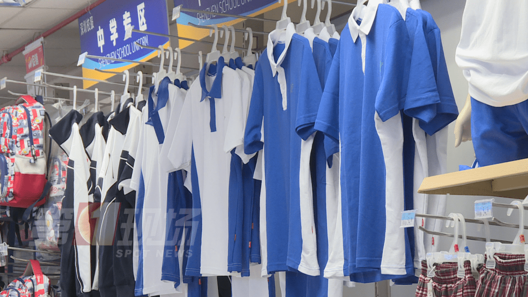 还可以去连锁超市的校服专柜校服专卖店和文具店买校服除了可以去专门