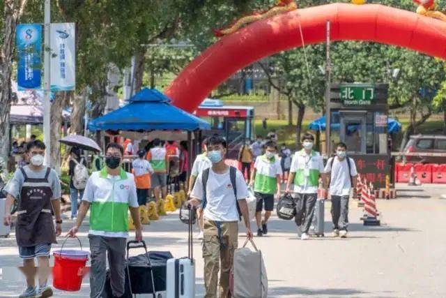 东莞理工学院宿舍_东莞理工学院新生报到_开学季东莞高校迎新