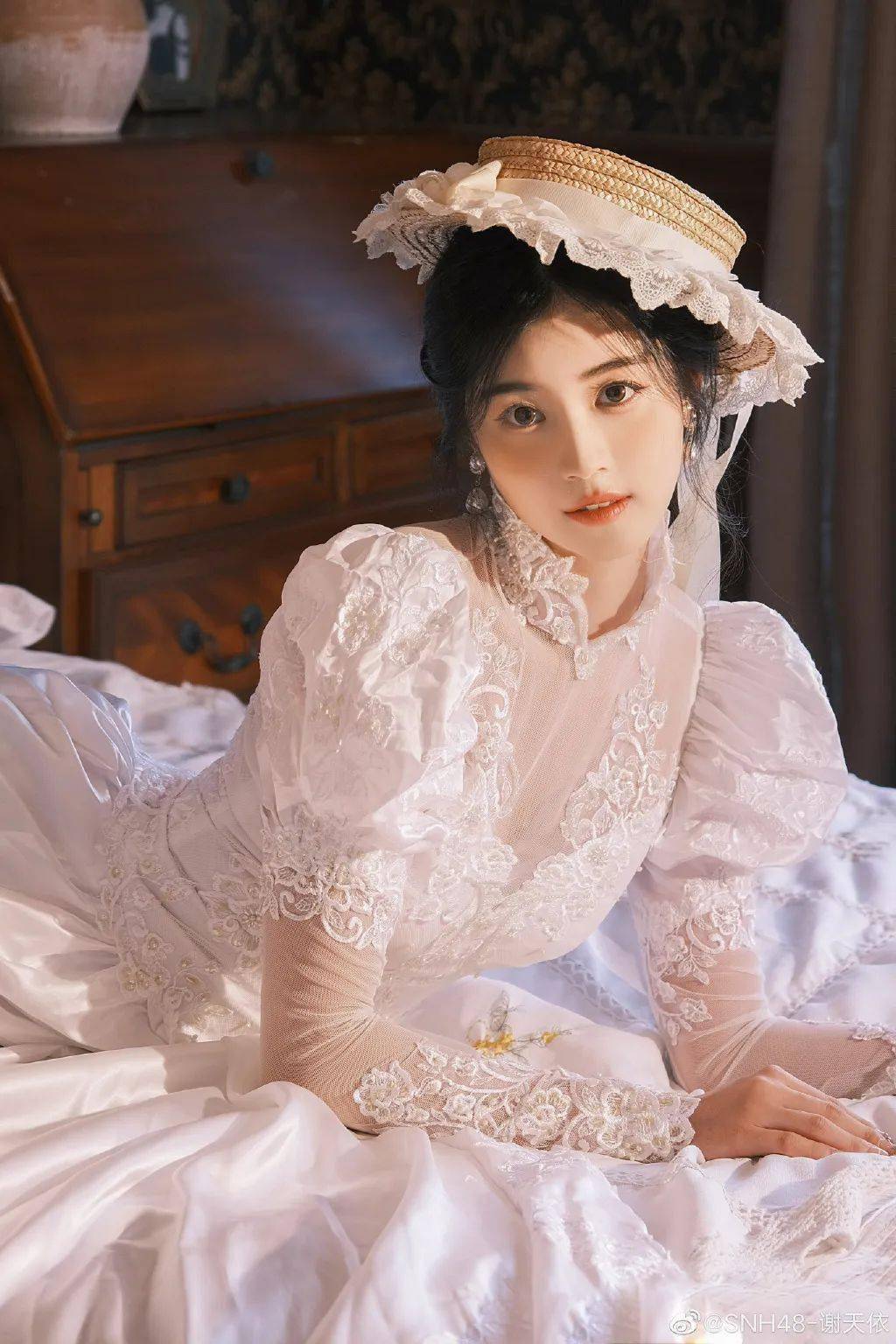 宫廷风的浪漫主义_少女_lo_欧洲中世纪