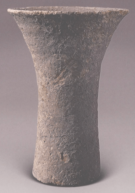 陶觚,86gsiiit1515⑧a,夹砂红陶口径111,底径43,高128厘米