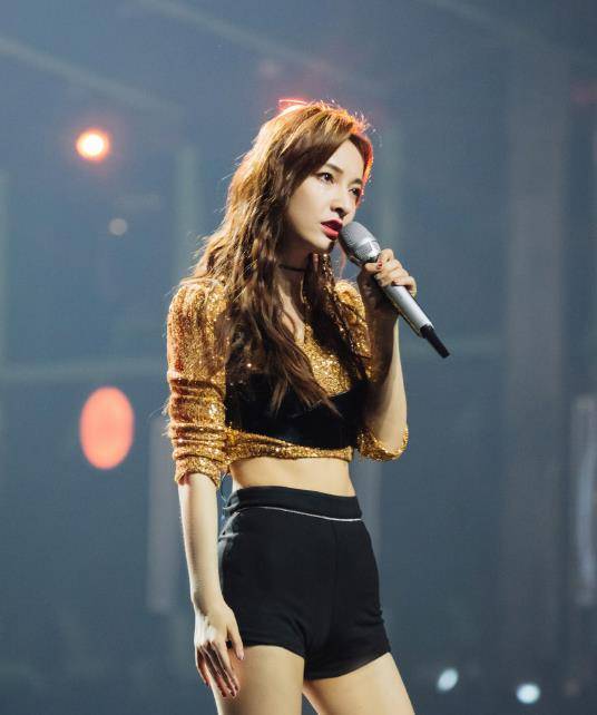 一样都是158cm,吴昕穿礼裙同框鞠婧祎,网友:看似母女差别_造型_黑色