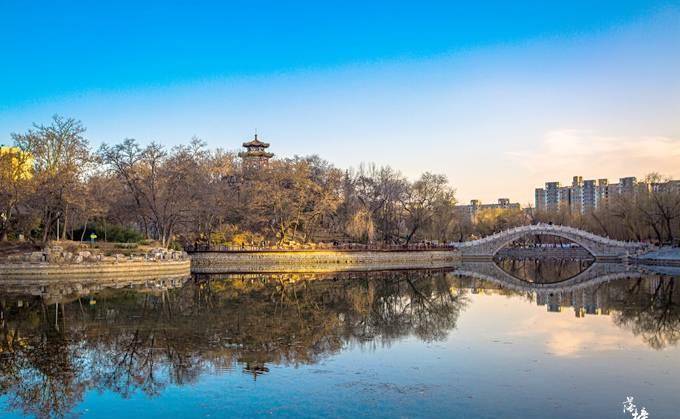 石家庄有一座河北省最大的牌楼，藏在一座公园内，免门票，风景美