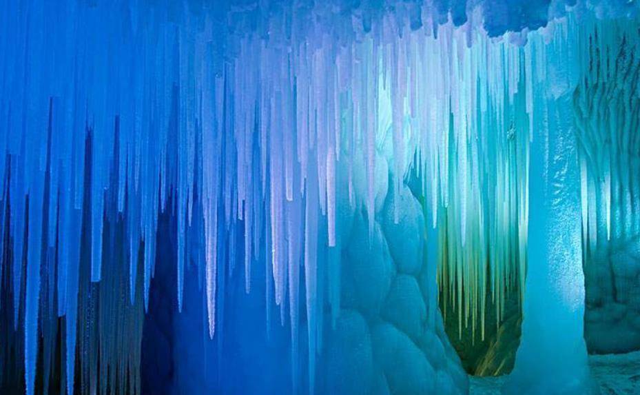山西的万年冰洞，历时300万年，是我国含冰量最多的冰洞